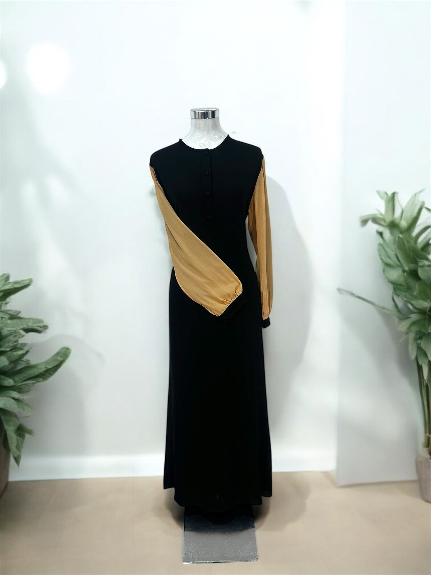 Brown Ulfah jubah features contrast sleeve accents, a polished front button placket, and structured banded cuffs for a contemporary finish.