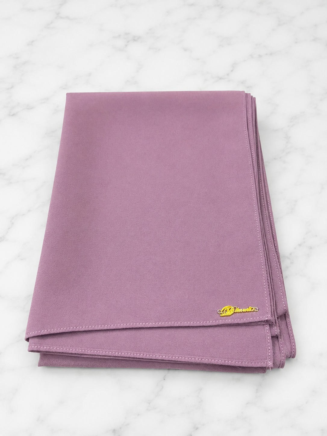 Graceful chiffon shawls with a soft, flowy drape. Light and airy, perfect for everyday wear or special occasions, finished with a subtle logo for a touch of understated elegance.
