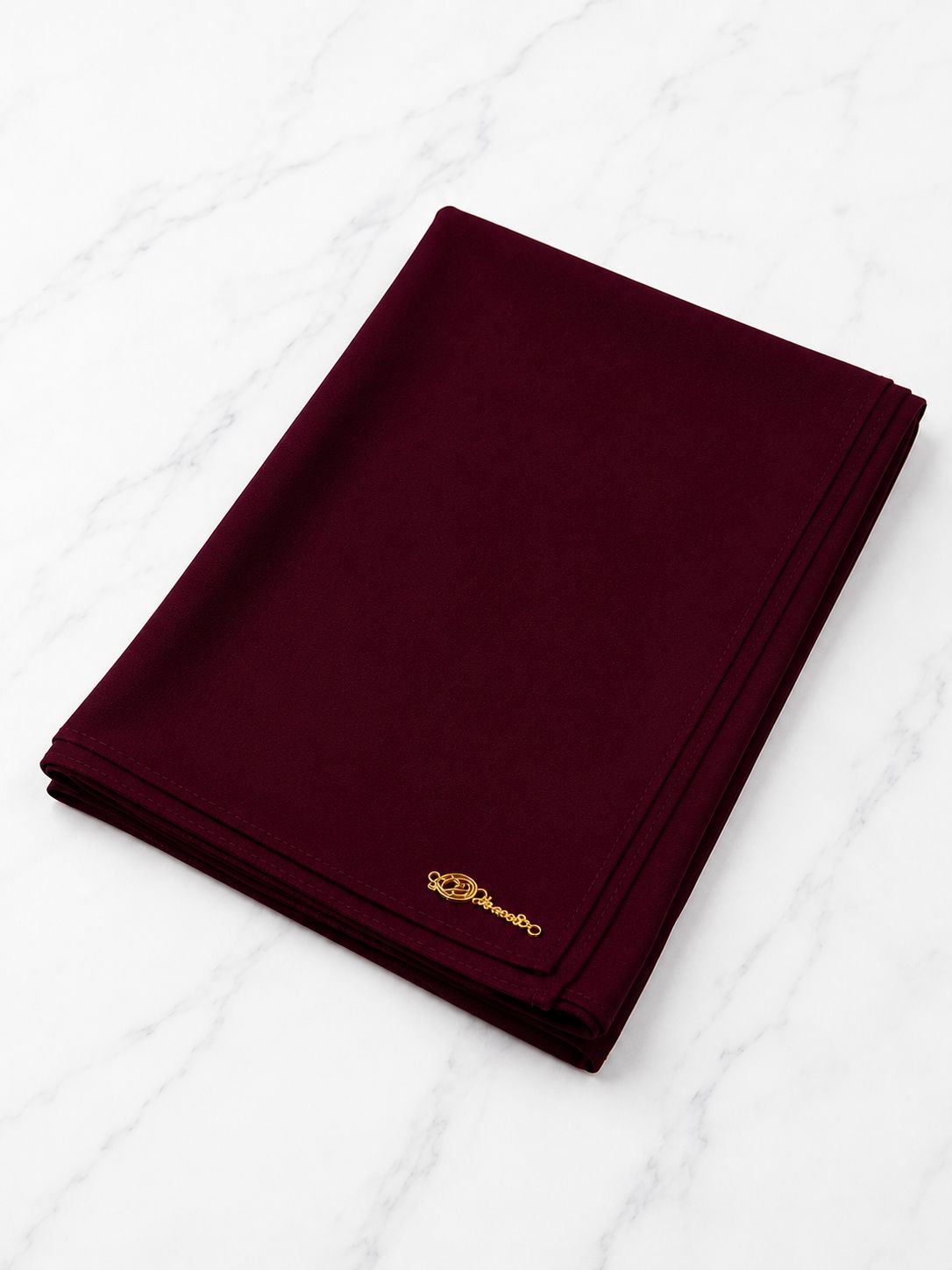 Graceful chiffon shawls with a soft, flowy drape. Light and airy, perfect for everyday wear or special occasions, finished with a subtle logo for a touch of understated elegance.
