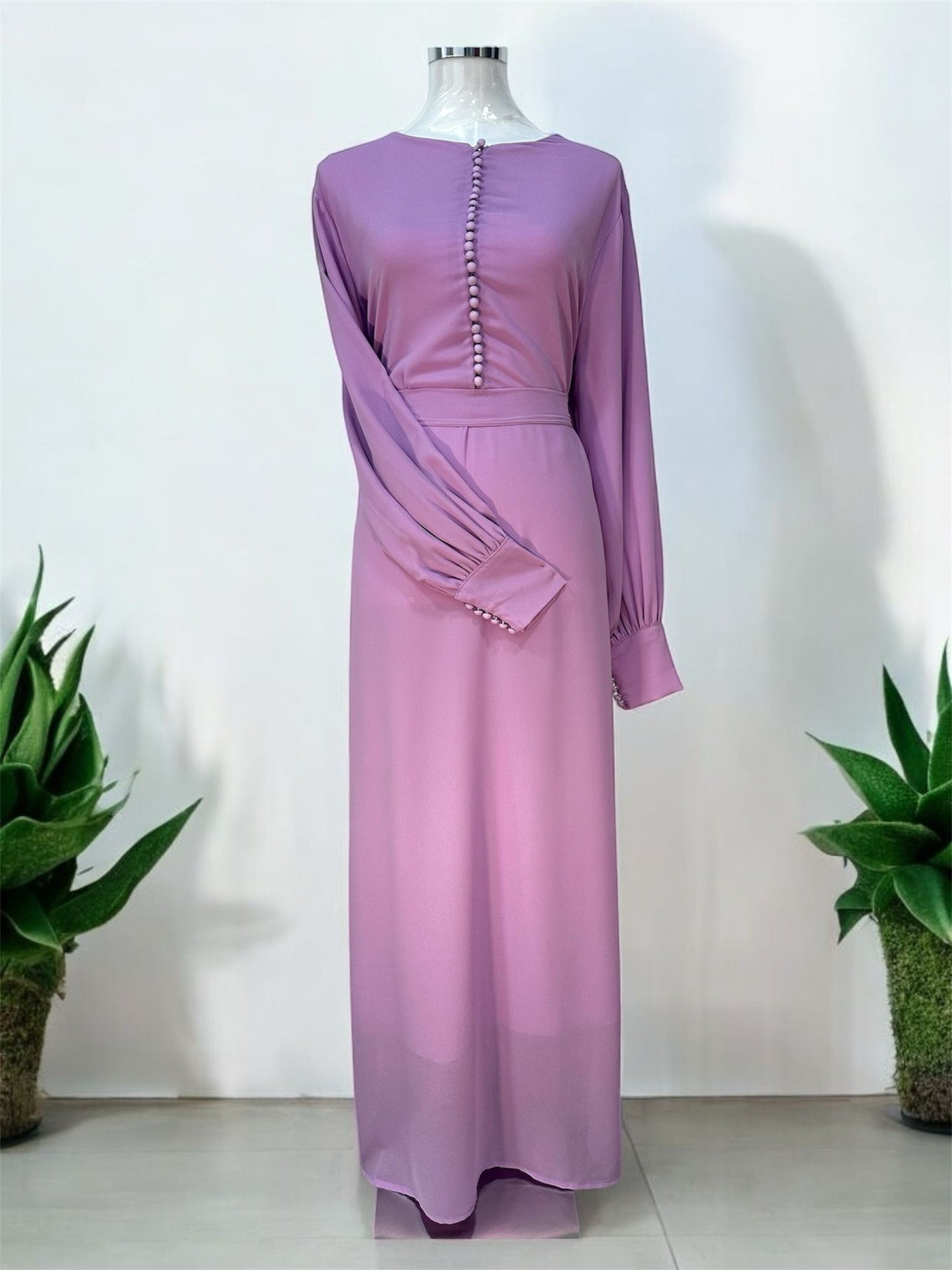 MD- Minimalist Dress,
White, full shank
button at the front
and on the cuffs,
comes with fabric
belt