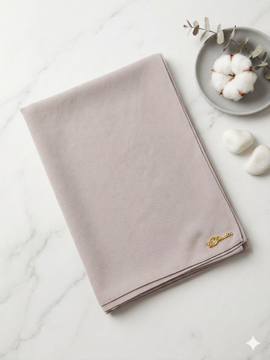 Graceful chiffon shawls with a soft, flowy drape. Light and airy, perfect for everyday wear or special occasions, finished with a subtle logo for a touch of understated elegance.
